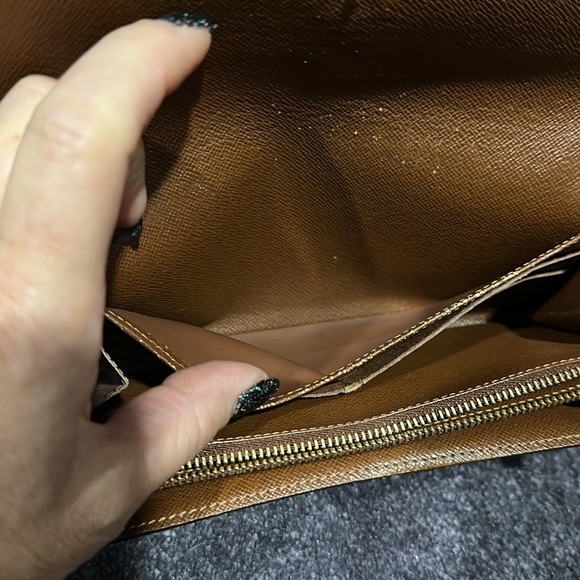 Luis Vuitton Monogram Wallet. - Picture 10 of 17